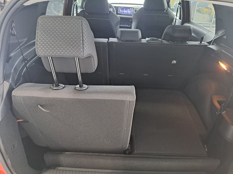 Opel Frontera (2026) GS Mild-Hybrid 7 míst- automat - fotka 37 z 44