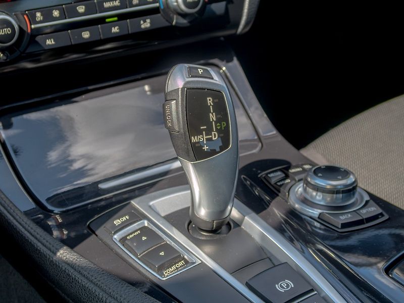 BMW Řada 5 (2013) 2.0D 135KW mat – NOVÉ V ČR - fotka 26 z 44