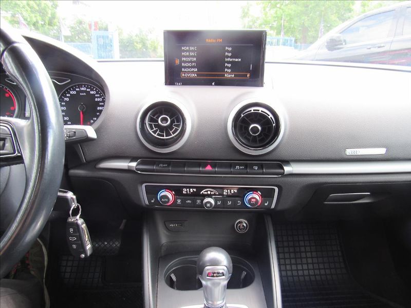 Audi A3 1,6 TDI 81kW Sportback Automat - fotka 15 z 31