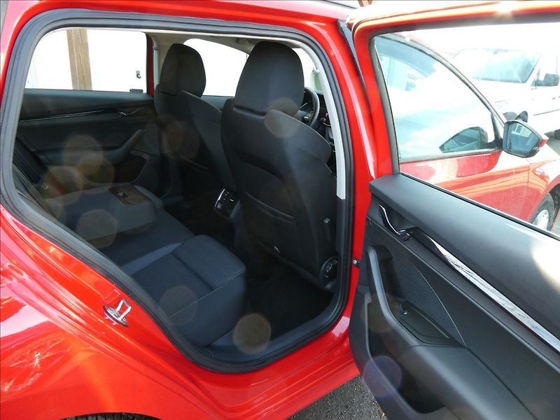 Škoda Octavia 2,0 TDI 110kW DSG Ambition,DPH - fotka 18 z 39