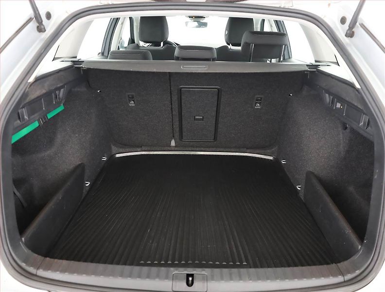 Škoda Octavia (2023) Ambition 2.0 TDI, ČR,1.maj - fotka 15 z 16