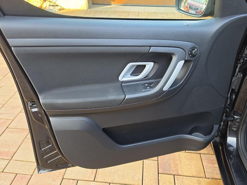 Škoda Roomster (2008) 1.4i 16V STYLE*PO ROZVODECH* - fotka 8 z 46