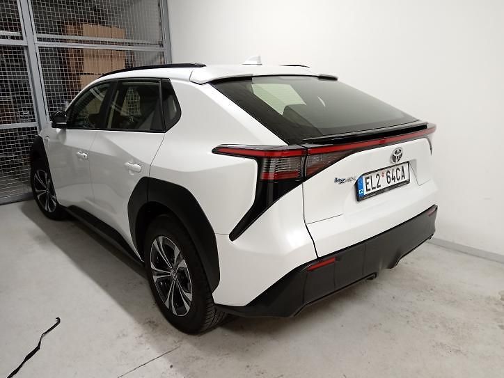Toyota bZ4X (2024) v záruce 71,4KWh - fotka 9 z 23