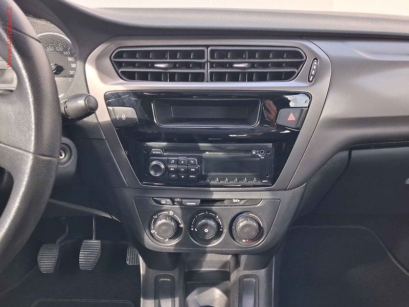 Citroën C-Elysée (2016) 1.6 i, ČR, Exclusive, TZ - fotka 12 z 13