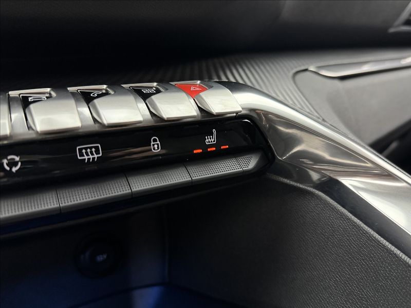 Peugeot 3008 1,2 ALLURE AUTOMAT LED 1MAJ ČR - fotka 24 z 42
