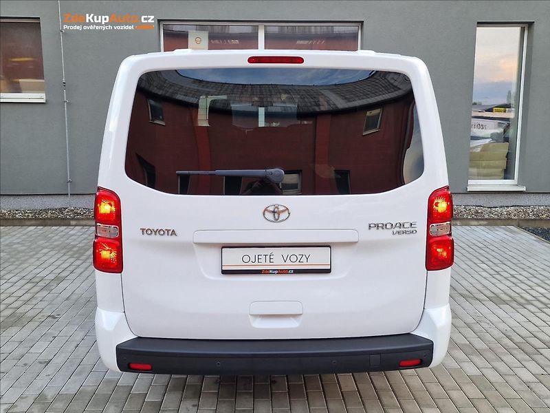 Toyota ProAce Verso 2.0 D-4d 110kW L2 Shuttle, ČR - fotka 9 z 50