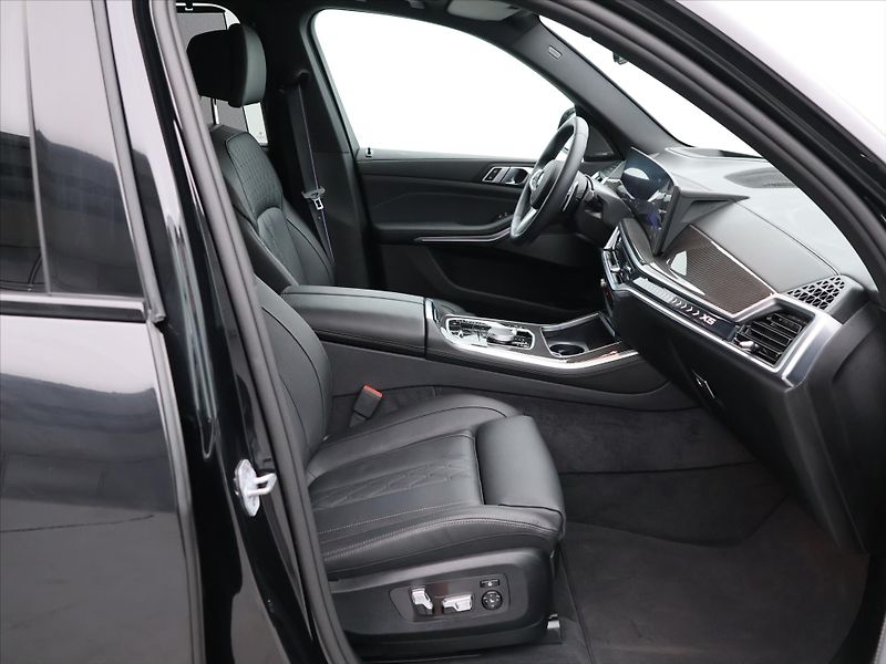 BMW X5 3,0 xDrive40d Mpacket - fotka 12 z 28