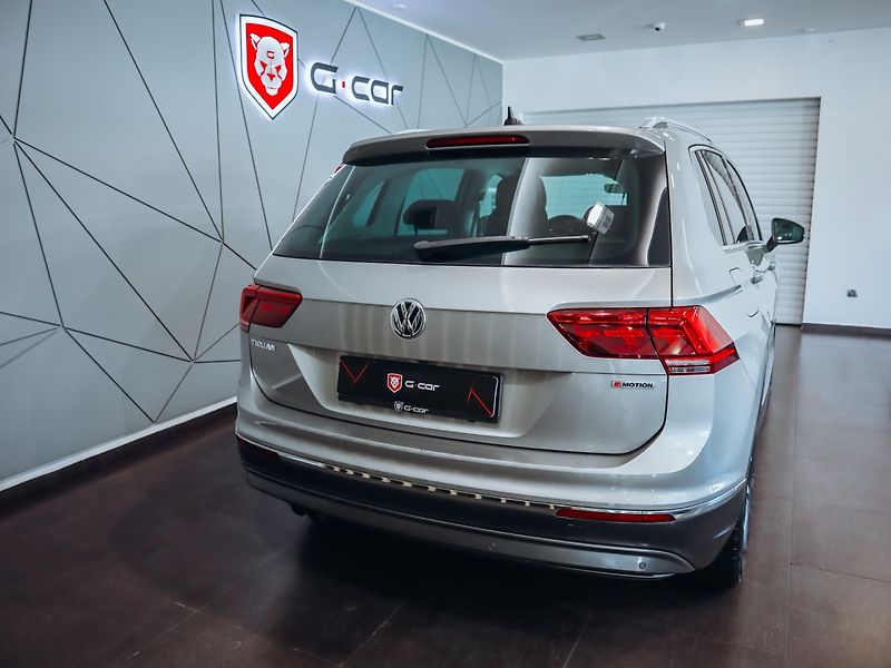 Volkswagen Tiguan 2.0 TDI DSG Highline 4MOT - fotka 6 z 32