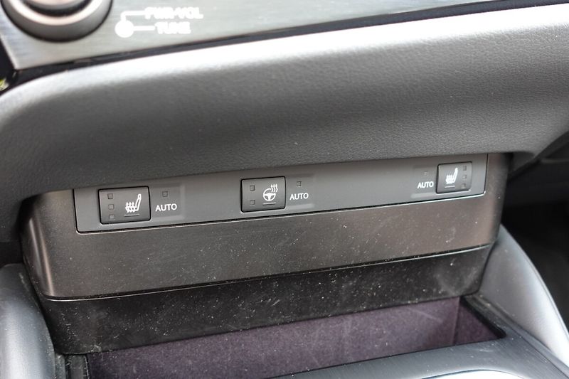 Lexus ES 300h ZLEVNĚNO 2,5 HSD LIMITED EDITI - fotka 26 z 41
