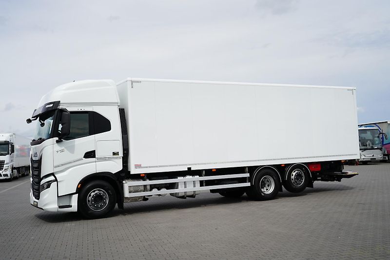 Iveco S-WAY (2023) 420 / E 6 / KONTENER + WINDA / - fotka 3 z 45