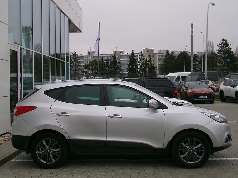 Hyundai ix35 STYLE 2.0 CRDi 100kW 4x4 DPH - fotka 10 z 14