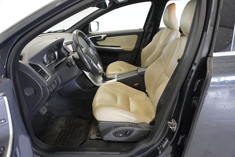 Volvo XC60 2,0 D4 AUTOMAT - fotka 11 z 32