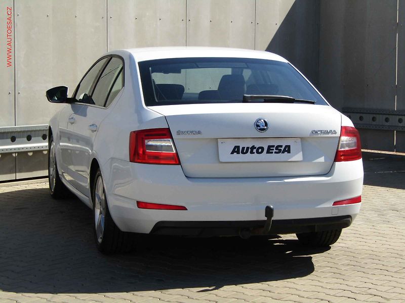 Škoda Octavia (2015) 1.6 TDi, ČR, AC, TZ, park - fotka 6 z 21