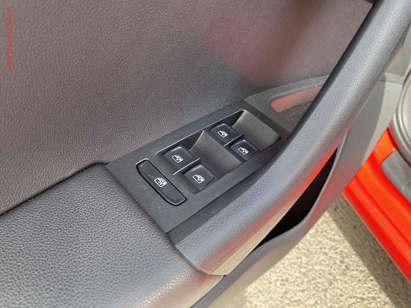 Škoda Octavia (2015) 1.2 TSi, Style, DSG, bixen - fotka 13 z 20