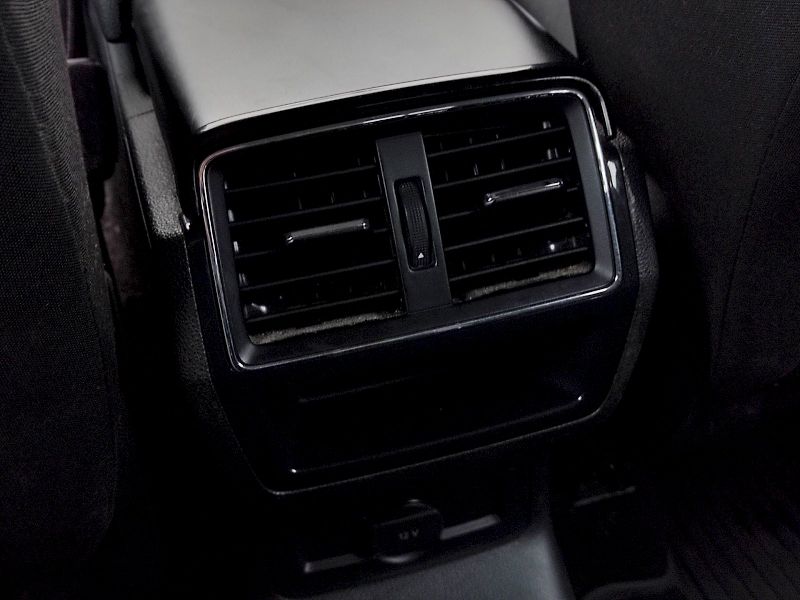 Škoda Karoq (2018) Ambition Plus 2,0 Tdi 110 Kw 4 - fotka 24 z 35