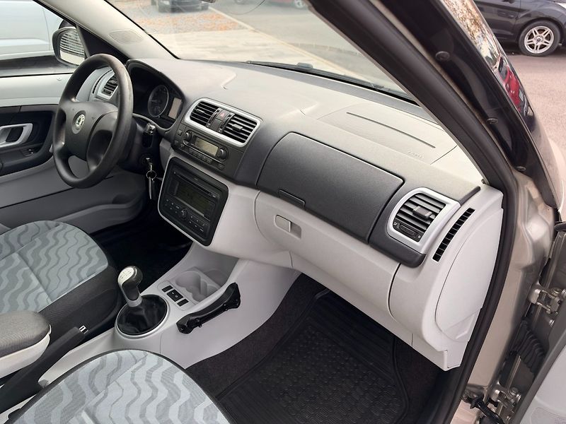 Škoda Roomster (2007) Style 1.4i 63kW - fotka 25 z 27