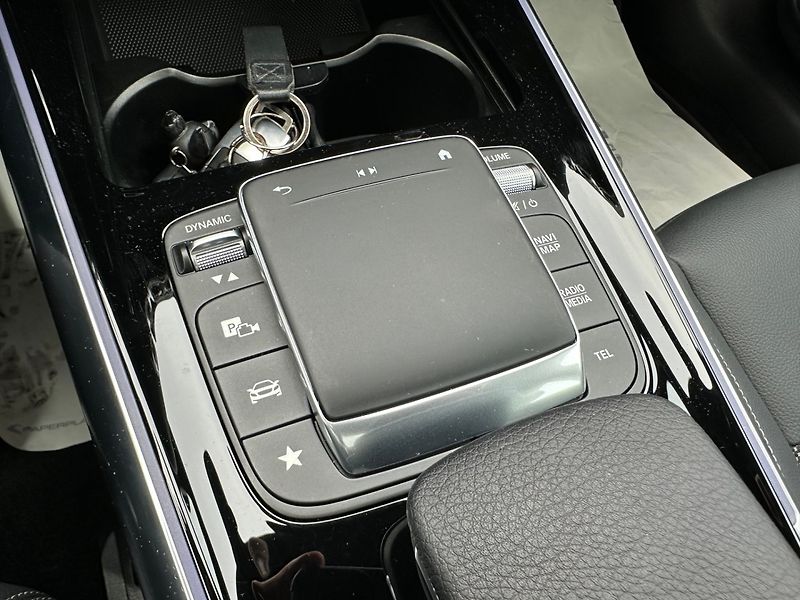 Mercedes-Benz EQA (2023) 250 69,7 kWh - fotka 27 z 29