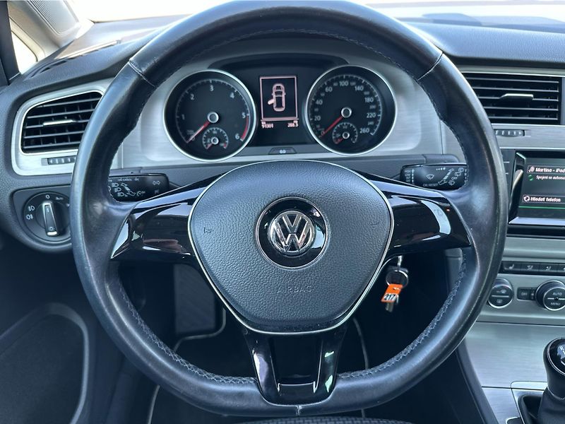 Volkswagen Golf Comfortline 1.6 TDI 77kW - fotka 19 z 21