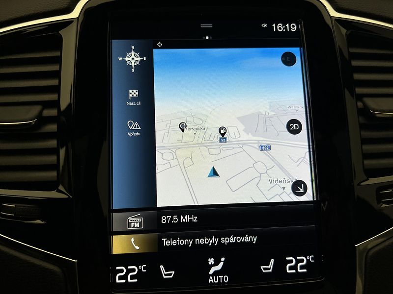 Volvo XC90 B5 AWD R-DESIGN 7 MÍST AUT - fotka 30 z 48