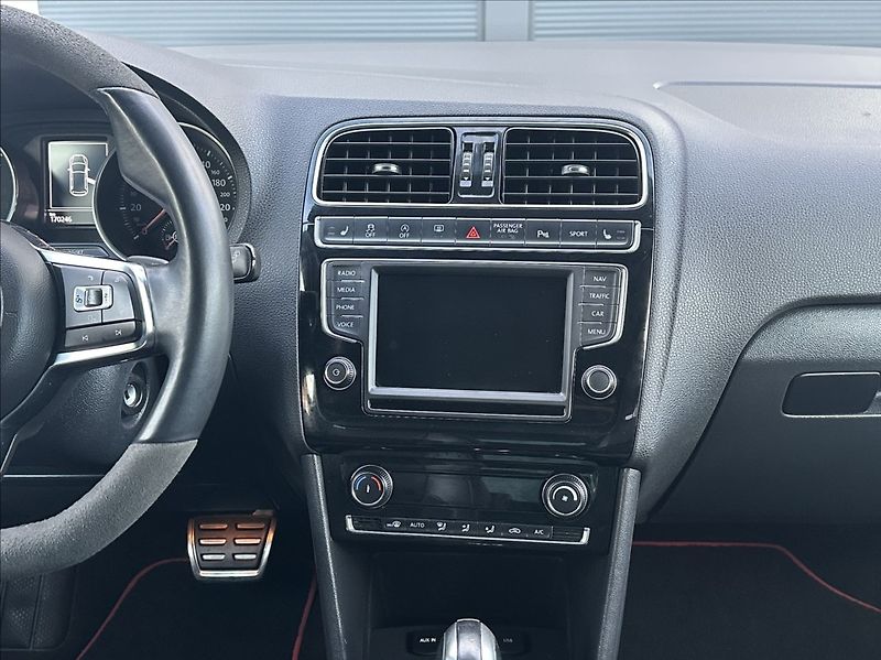 Volkswagen Polo 1,8 TSI 192PS  GTI DSG - fotka 25 z 51