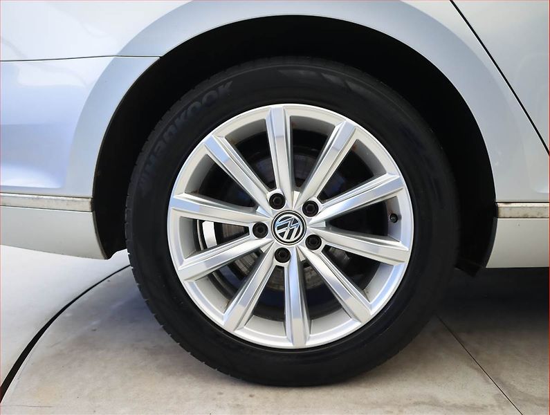 Volkswagen Passat (2017) 2.0 TDI, Kůže, Navi, Tempomat - fotka 15 z 24