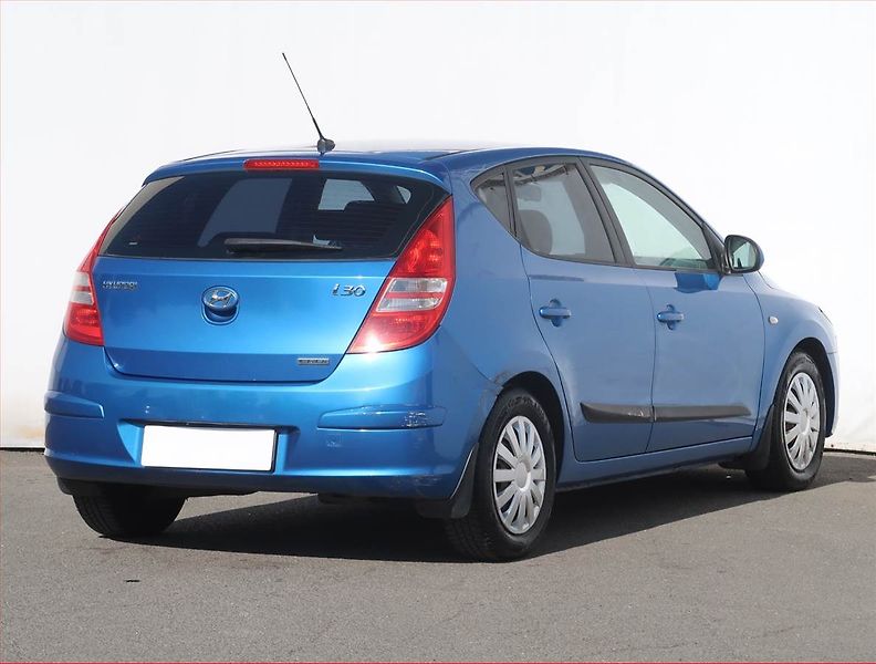 Hyundai i30 (2008) 1.6 CRDi, zamluveno - fotka 5 z 16