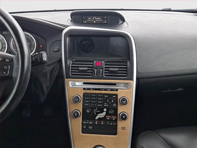Volvo XC60 (2010) D5, 4X4, Xenony, Tempomat - fotka 12 z 18