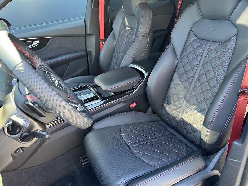 Audi Q8 (2025) 60TFSI e QUATTRO, B&O, Tažné  - fotka 26 z 38