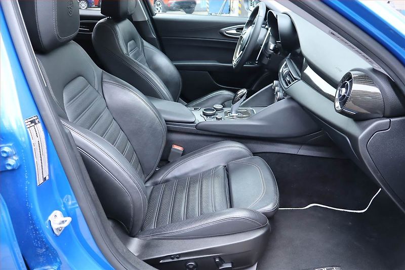 Alfa Romeo Giulia (2017) 2.0 Turbo - fotka 9 z 26