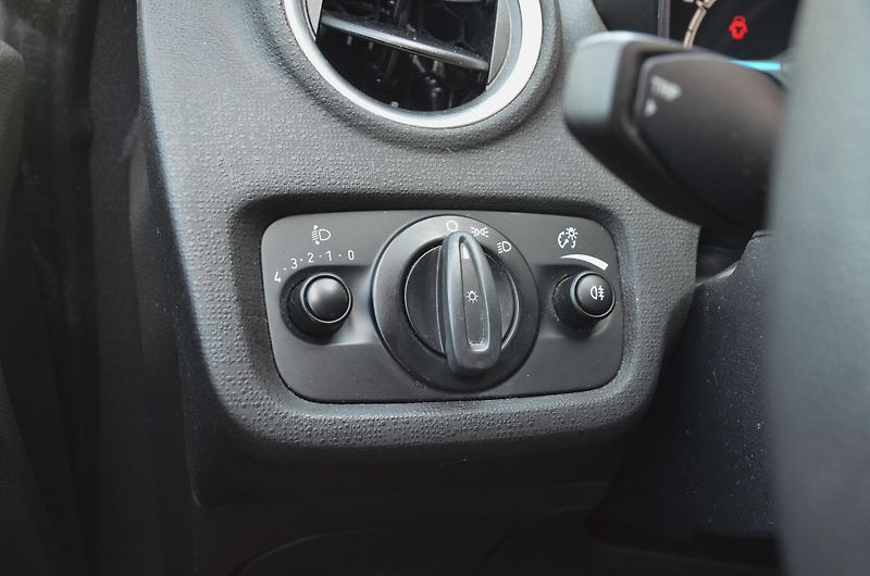Ford Fiesta (2015) 1.25i 1.MAJITEL / STK 06/2028 - fotka 18 z 28