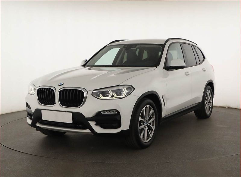 BMW X3 (2019) xLine xDrive20i - fotka 2 z 21