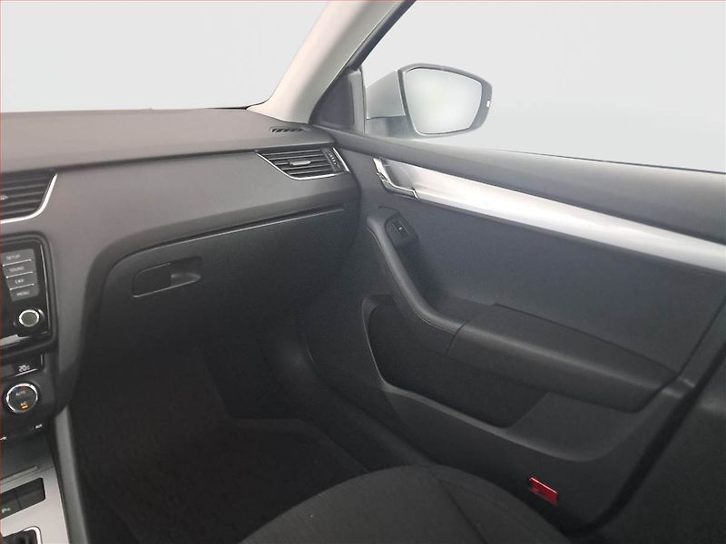 Škoda Octavia (2013) 2.0 TDI, Automat, Xenony - fotka 8 z 19