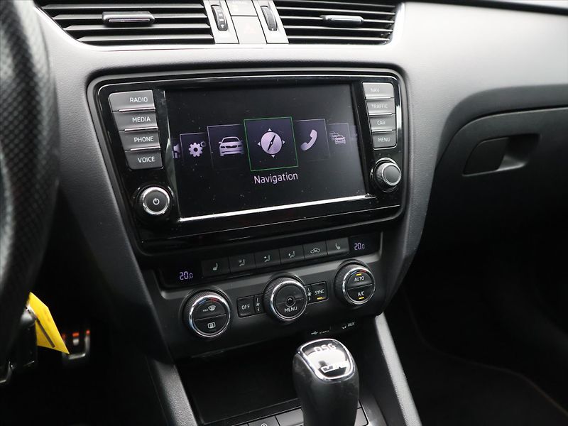 Škoda Octavia 2,0 TSI RS230 169kW DSG Canton - fotka 16 z 26