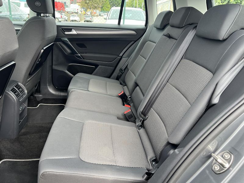 Volkswagen Golf Sportsvan 1.5TSi 96kw KLIMA TAŽNÉ  - fotka 26 z 46