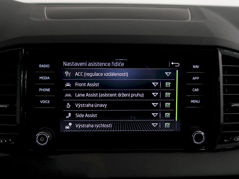 Škoda Karoq (2026) SPORTLINE 2.0TDI 110KW 4X4 DSG - fotka 27 z 35