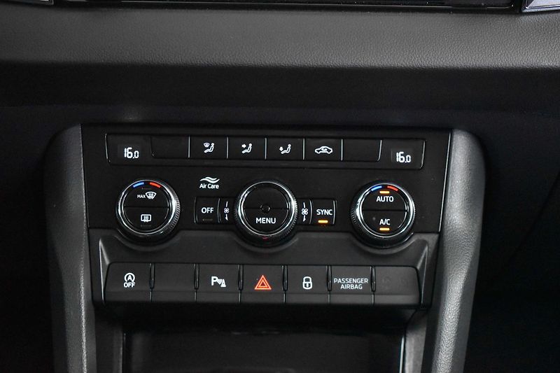 Škoda Karoq 1.6 TDI 85kW KAMERA*KESSY*ACC* - fotka 22 z 42