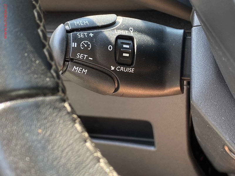 Peugeot 3008 (2018) 1.2PT, 1.maj,ČR, Active - fotka 13 z 18