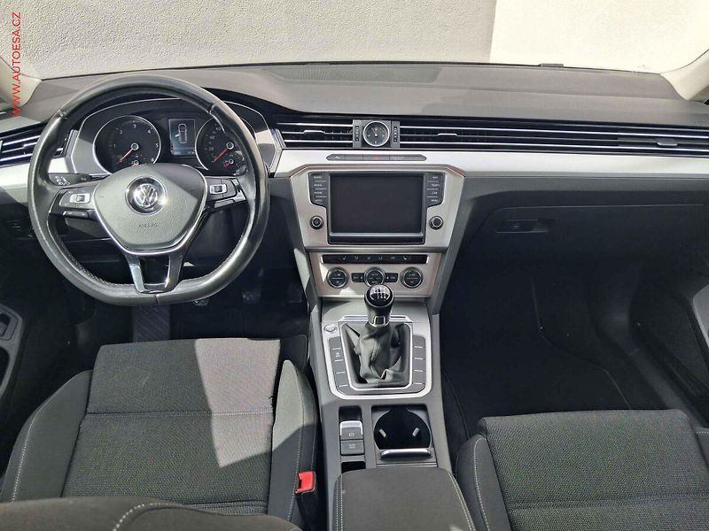 Volkswagen Passat (2016) 2.0 TDi, LED, navi, park - fotka 8 z 19