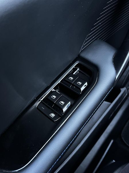 MG MG4 150kW 64kWh LUXURY 1.Maj DPH - fotka 20 z 26