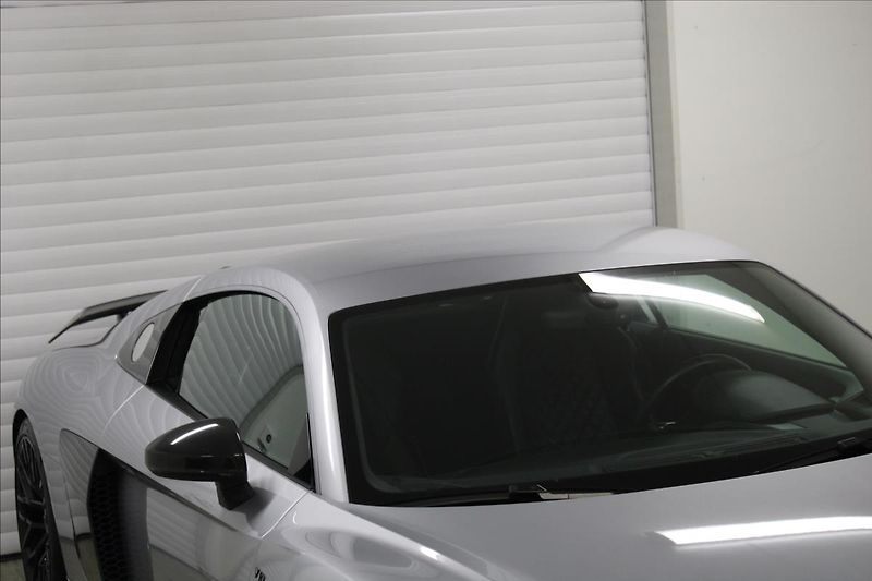 Audi R8 5,2 FSI V10 plus QUATTRO Ceram - fotka 38 z 41