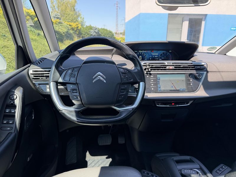 Citroën C4 Picasso 1,6i 121kW EXCLUSIVE - fotka 12 z 23