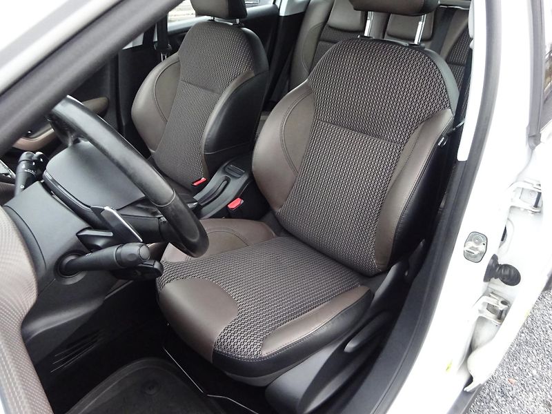 Peugeot 2008 1.2 VTi Allure AUTOMAT SERVIS - fotka 5 z 34