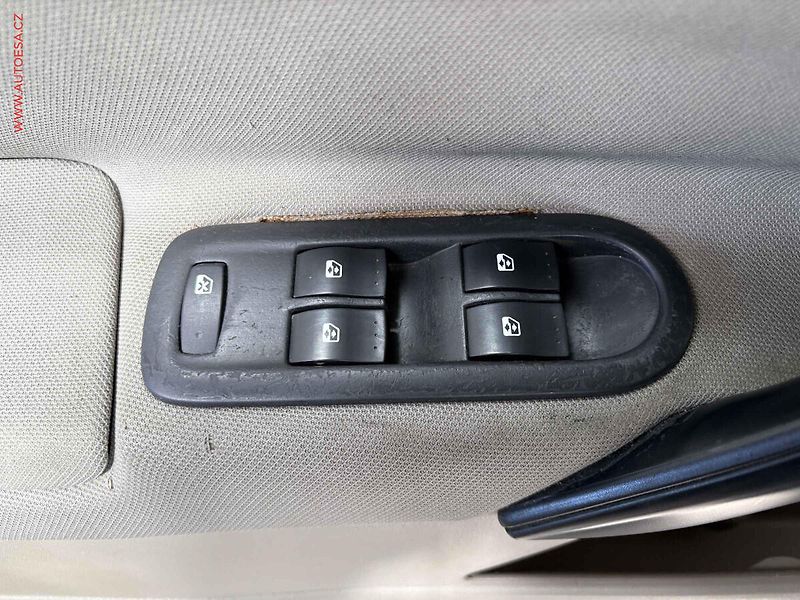Renault Mégane (2006) 1.4i, ČR, AC, STK7/28 - fotka 12 z 13