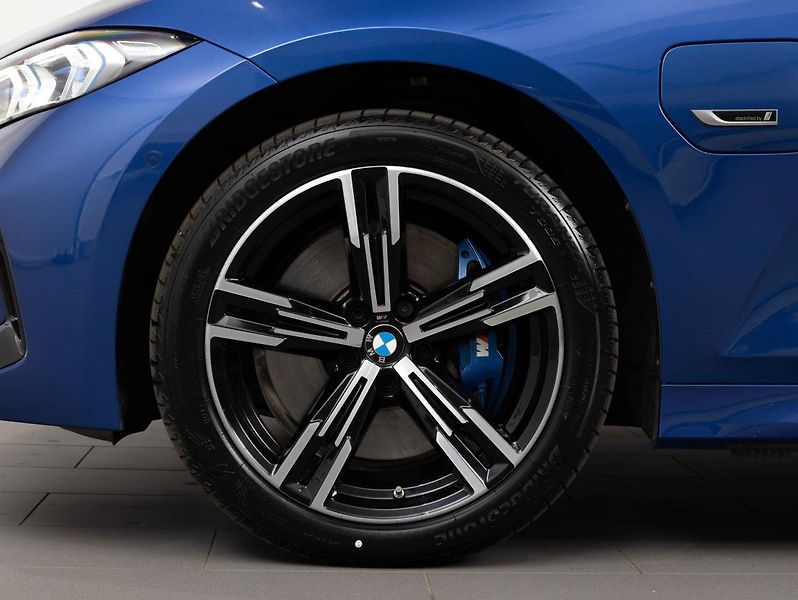BMW Řada 3 330e xDrive Touring - fotka 6 z 22