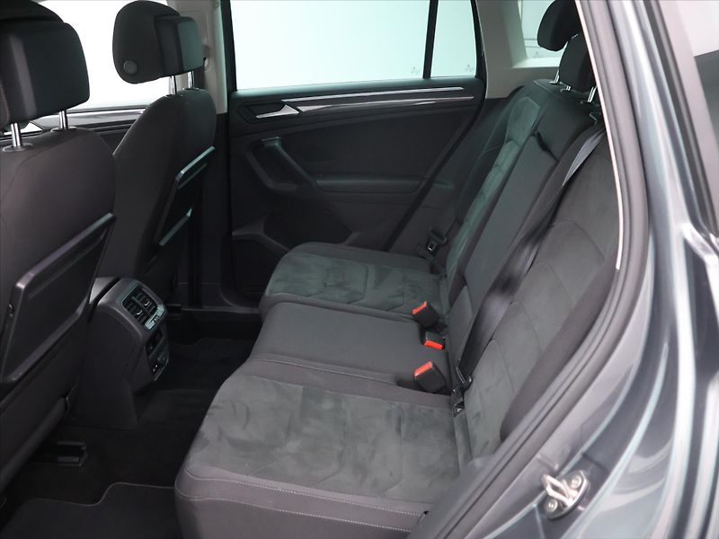 Volkswagen Tiguan 2,0 TDI Highline 4x4 DSG DPH - fotka 13 z 26