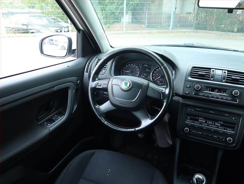Škoda Roomster (2011) 1.6 TDI, po STK, jezdí dobře - fotka 7 z 17