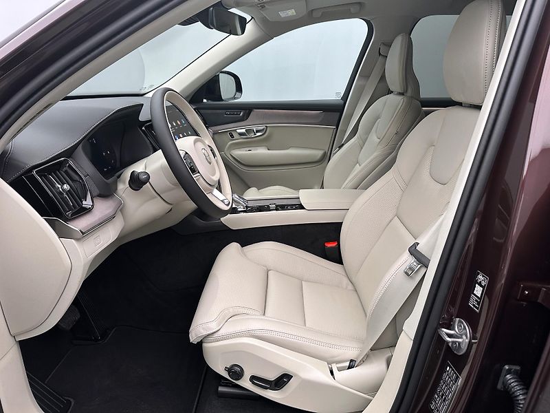 Volvo XC90 (2026) B5 AWD AUT DARK PLUS 7 míst - fotka 3 z 25