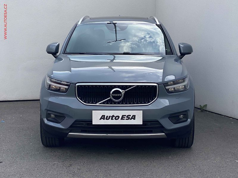 Volvo XC40 (2022) 1.5i, ČR, AT, LED - fotka 2 z 19