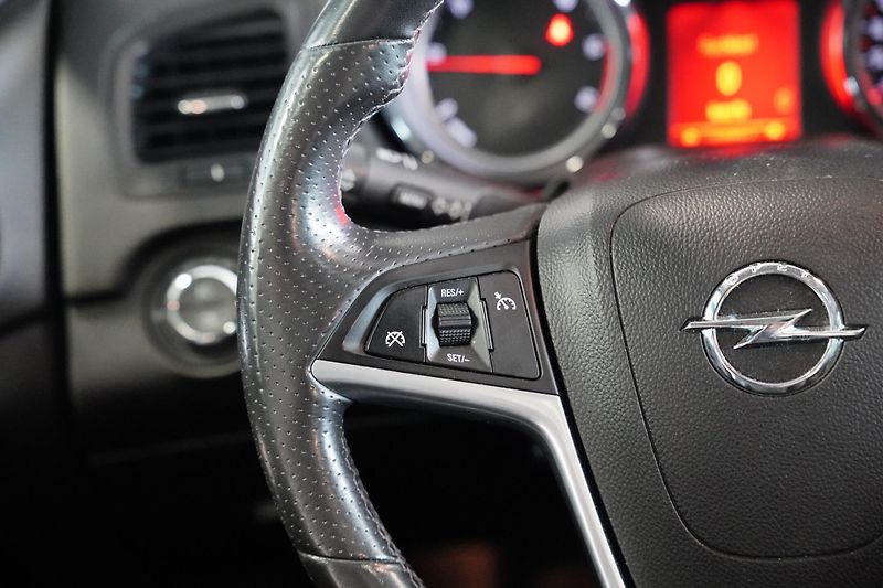 Opel Insignia - fotka 15 z 22