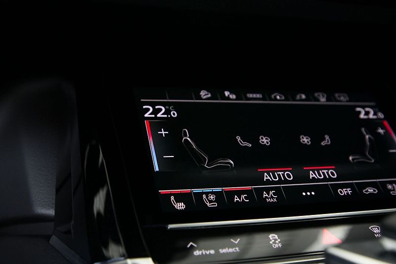 Audi e-tron 55 300kW Pano NightV HUD Tažné - fotka 30 z 50